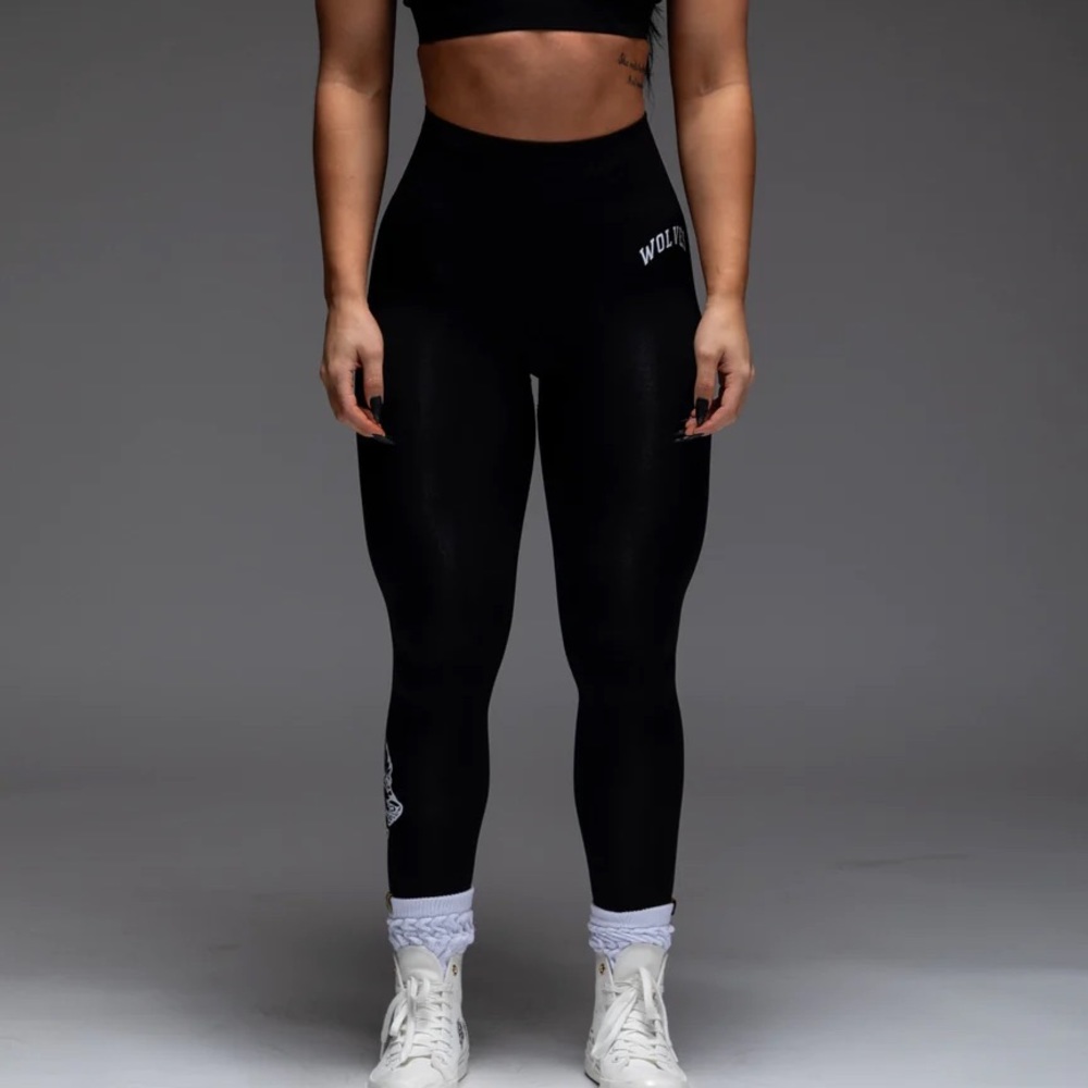COPY - SHE Darc Sport Limited Edition wolf leggings squat